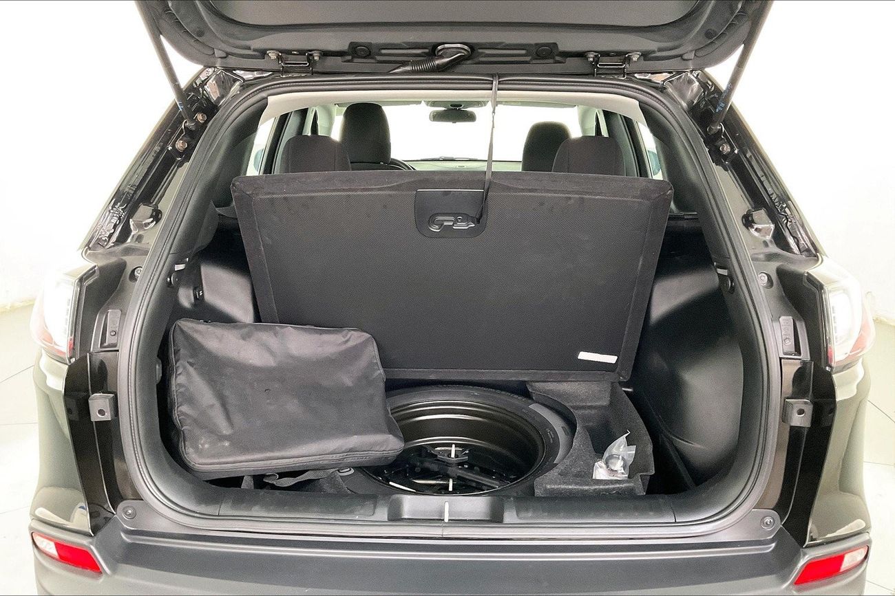 Infiniti Q50 Premium / Luxe | 1 year free warranty | 0 Down Payment