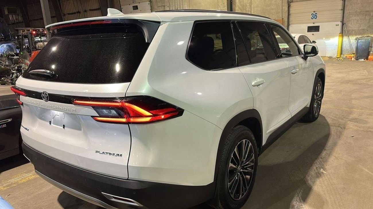 Toyota Grand Highlander PLATINUM HYBRID MAX