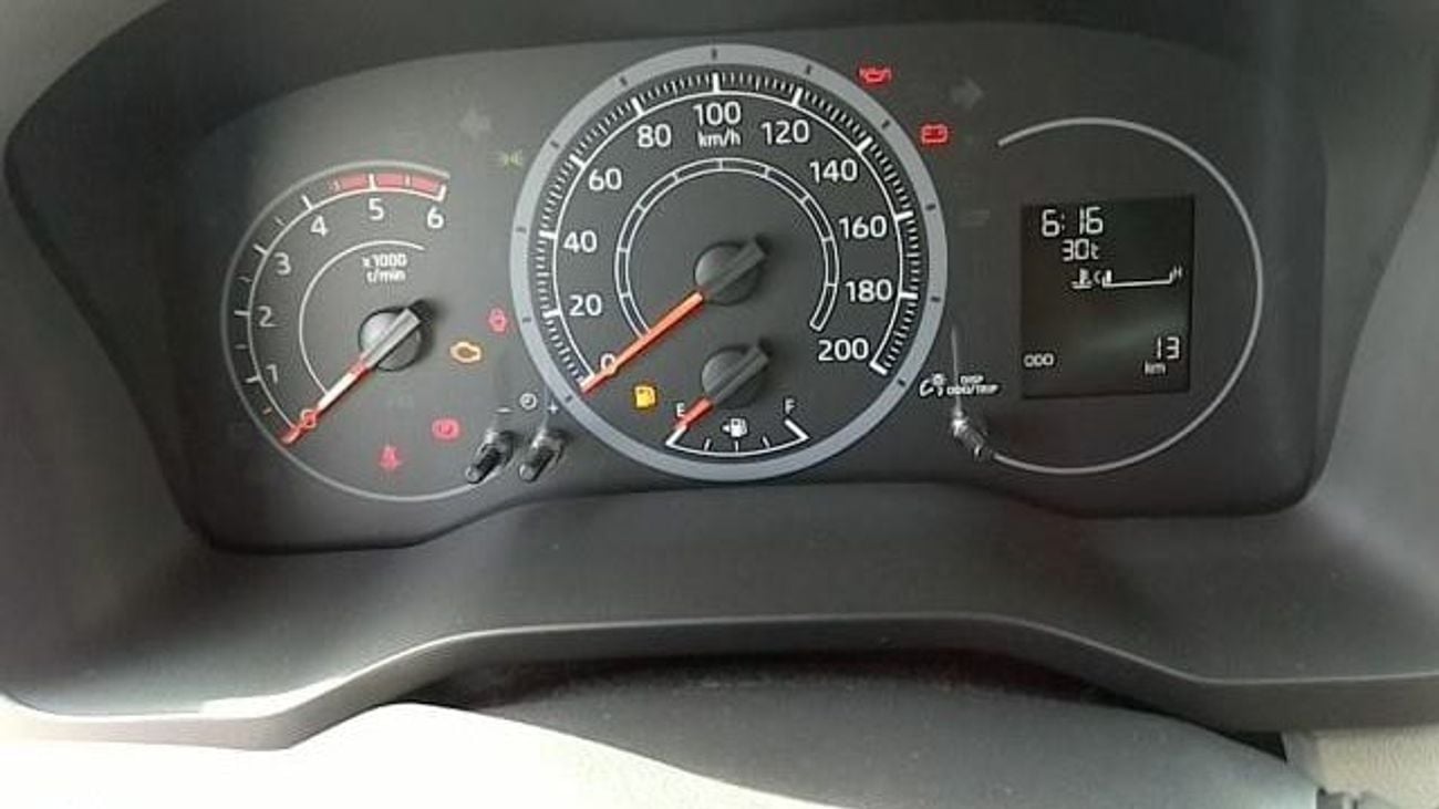 Toyota Hiace Van High Roof 2.8L (174 HP) M/T