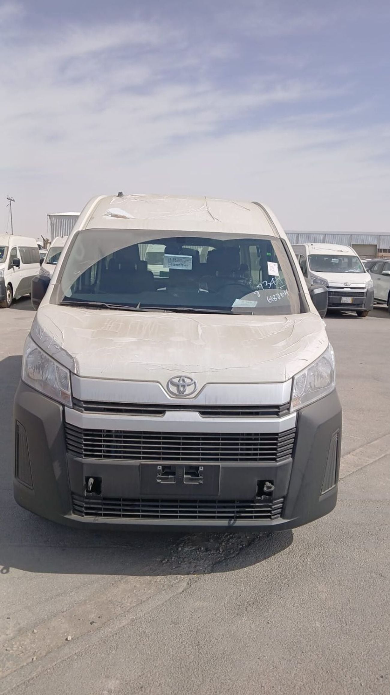 Toyota Hiace Toyota Hiace Toyota Hiace High roof 3.5L Petrol MT 13 Seaters-SUNROOF -SUPPORT HANDRAILS  2026 MODEL