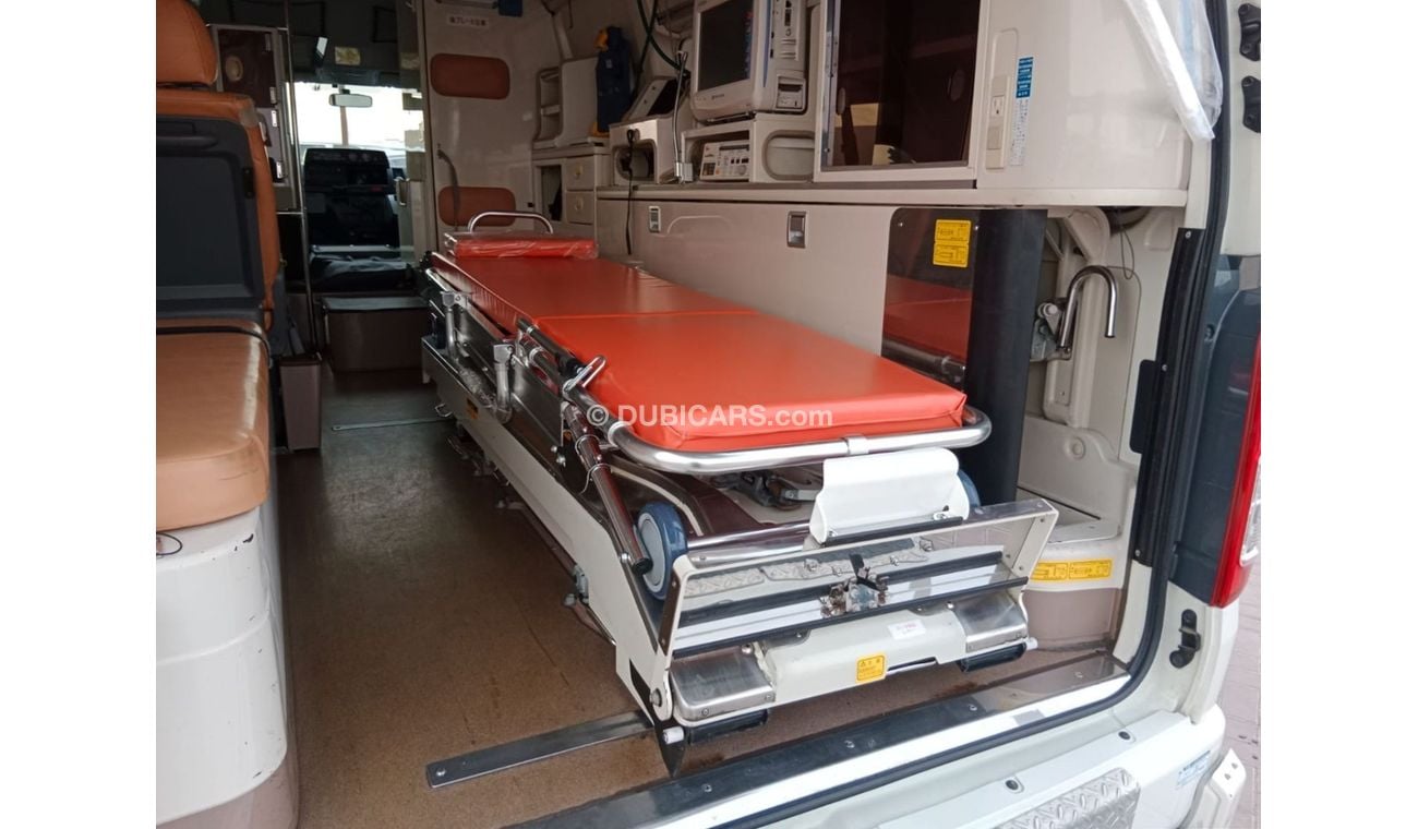تويوتا هاياس TOYOTA HIACE VAN (AMBULANCE) RIGHT HAND DRIVE(PM53467)