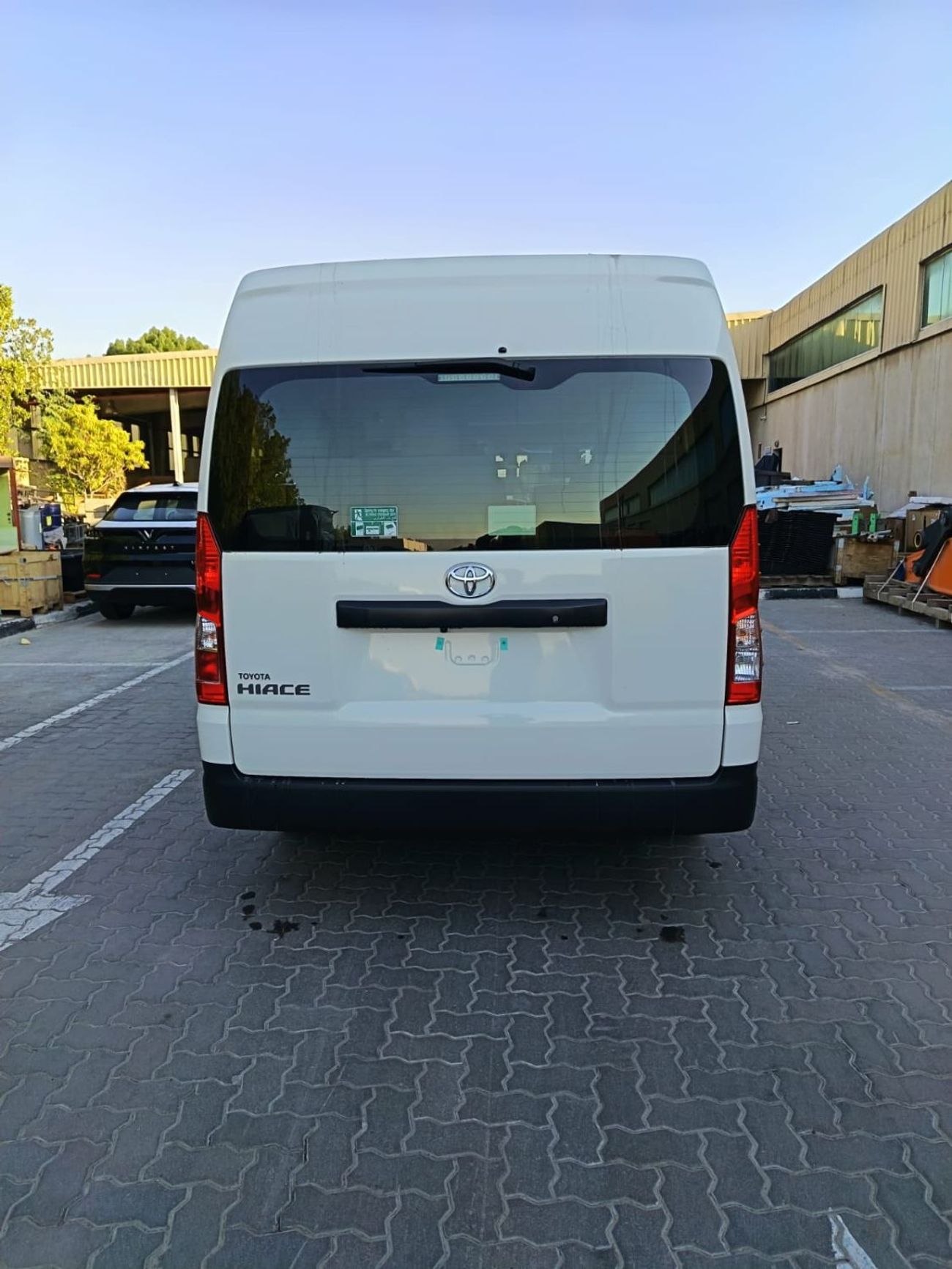 Toyota Hiace NEW TOYOTA HIACE 2.8L 13STR BUS DX M/T 2026 MODEL