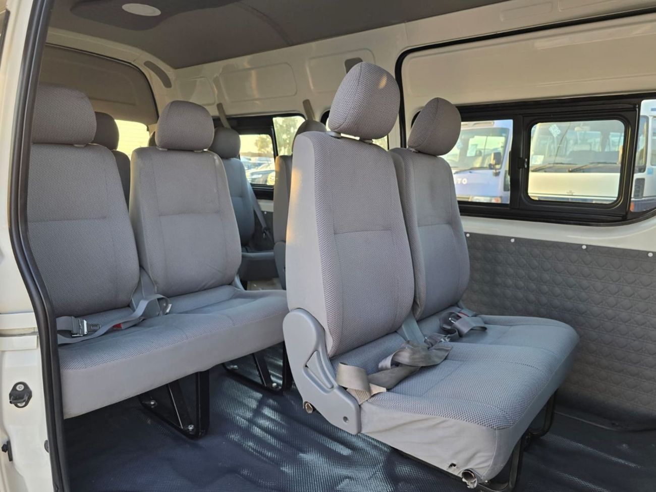 تويوتا هاياس TOYOTA HIACE COMMUTER VAN RHD 2018 MODEL 3.0 L DIESEL AUTOMATIC(PM22105)