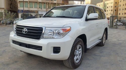 Toyota Land Cruiser GXR 4.5L Diesel Engine, Basic Option