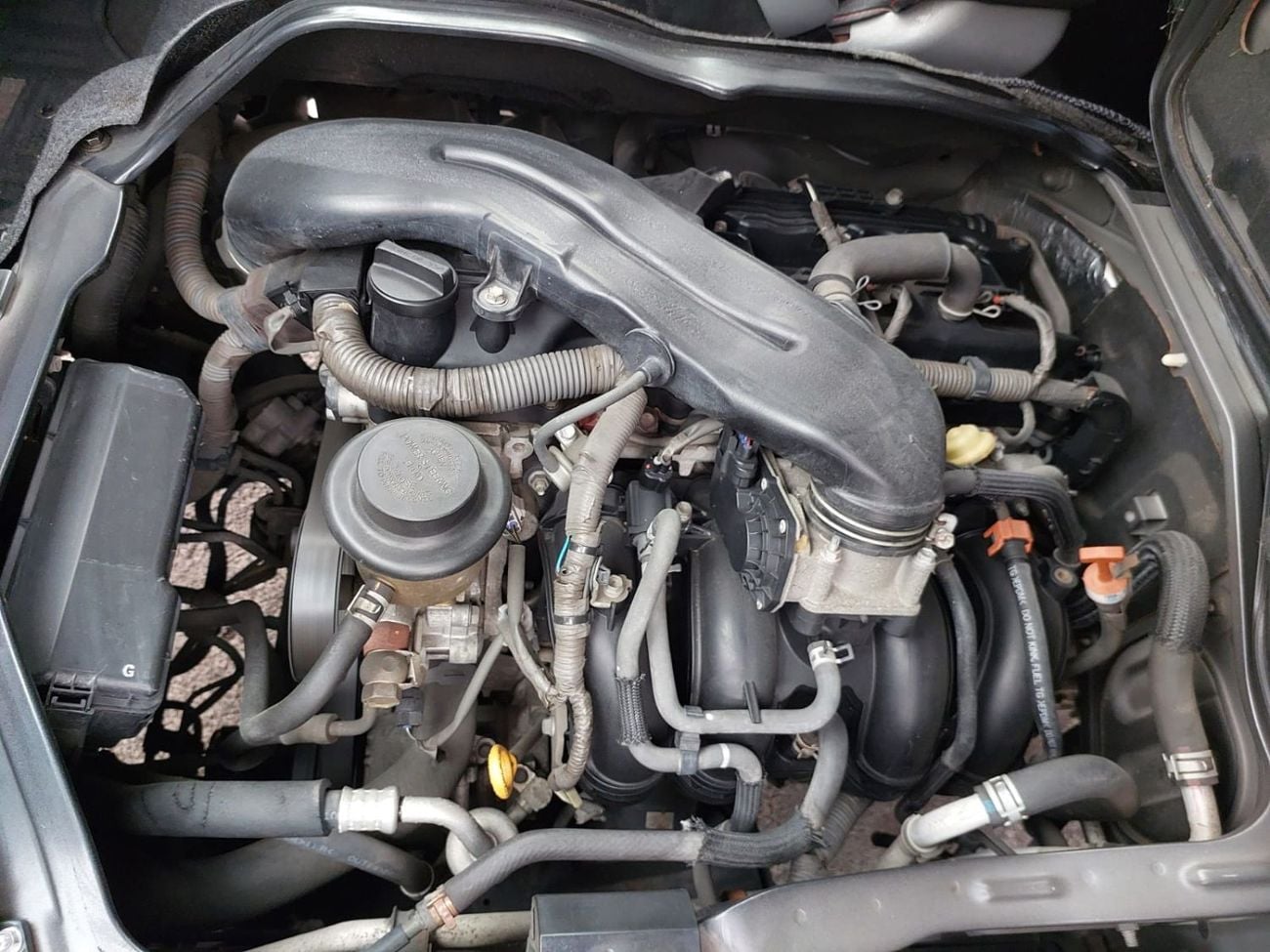 Toyota Hiace TOYOTA HIACE VAN RHD 2005 MODEL 2.0 L PETROL AUTOMATIC(PM16078)