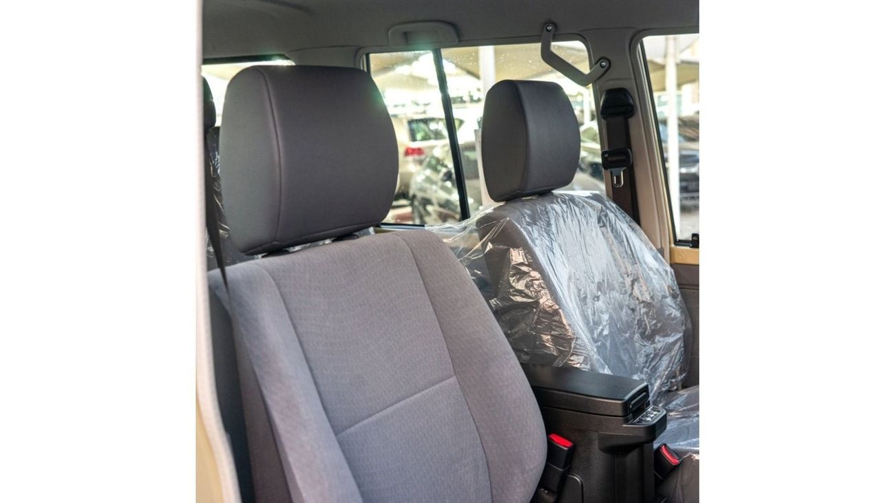 تويوتا لاند كروزر 70 Hard Top | High Option | 4.0L | V6 | Petrol | M/T (5 Doors)