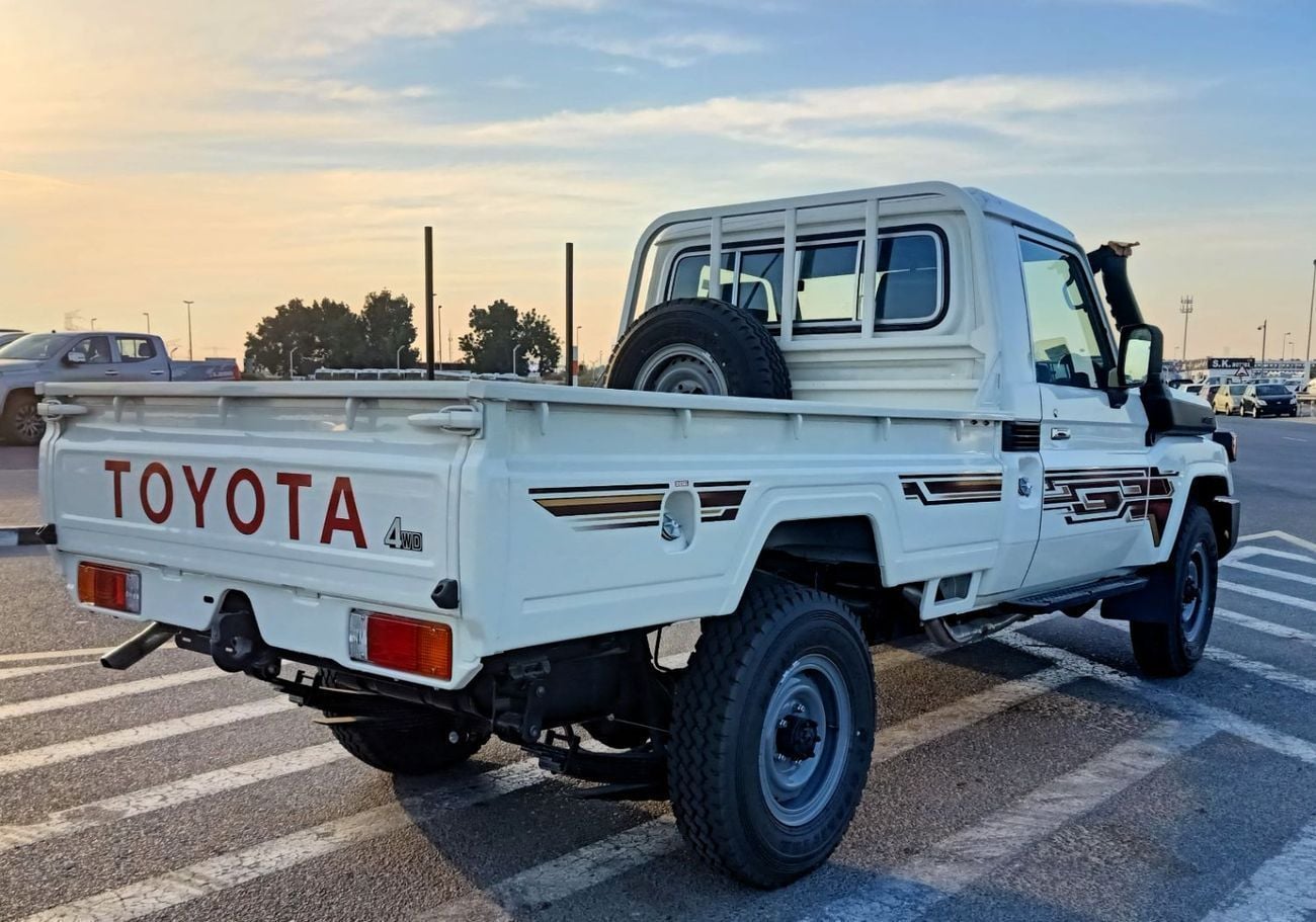 تويوتا لاند كروزر بيك آب  Diesel 4.2L 6V M/T 4*4 basic white color 2025 With No Restrictions
