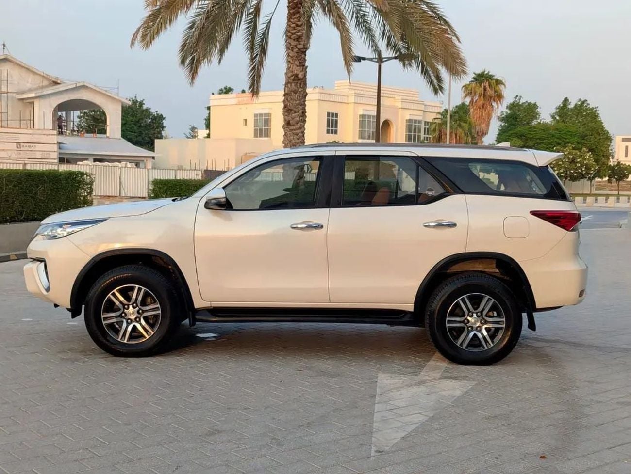 Toyota Fortuner EXR 4x4 V4 2.7L GCC Specs Interior and Exterior Excellent Condition