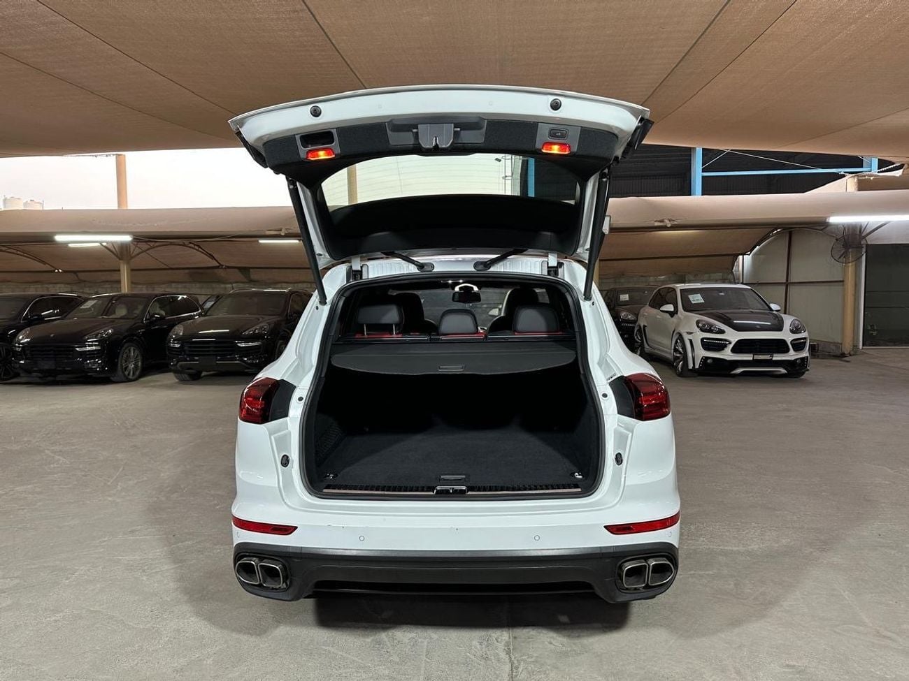 بورش كايان PORSCHE CAYENNE TURBO 2016 | FULL SERVICE HISTORY | TWO KEYS | VERY LOW MILEAGE!