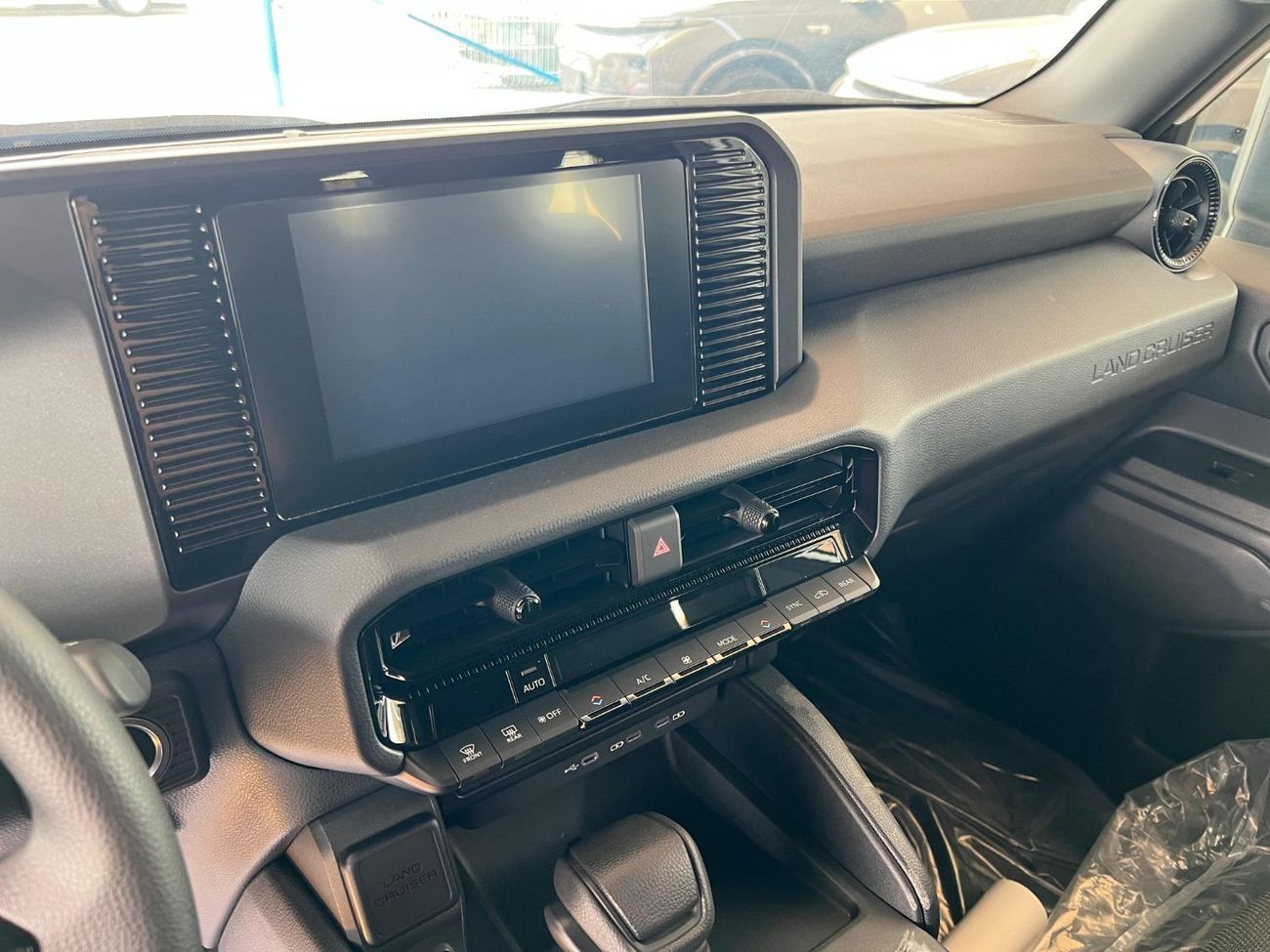 Toyota Prado TOYOTA LAND CRUISER PRADO VX - ENG 2.4L - MODEL 2024