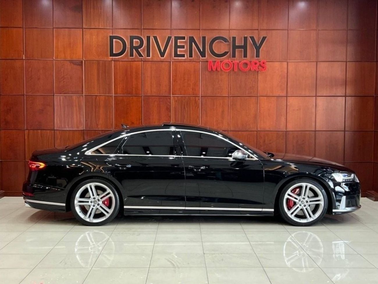 Audi S8 Audi S8, full option, agency condition, agency paint, 2 agency service keys