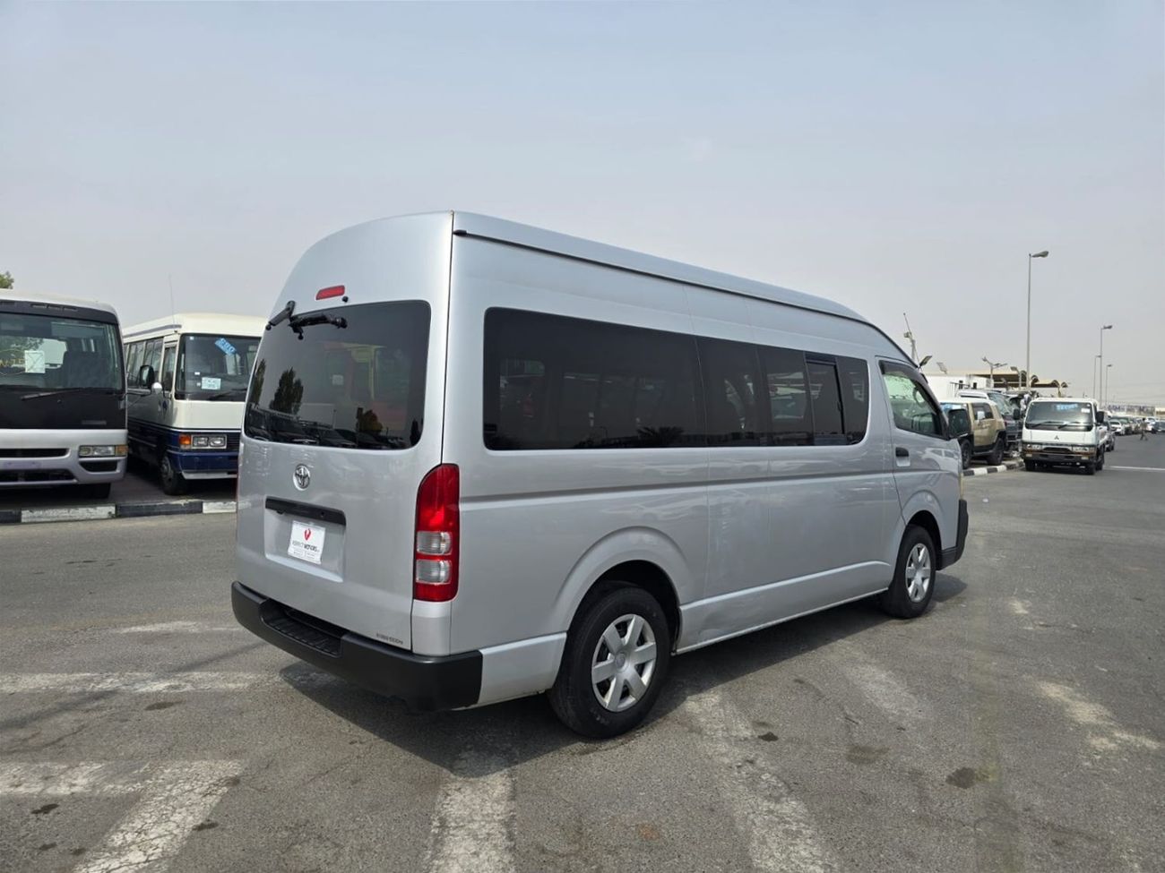 Toyota Hiace TOYOTA HIACE VAN RHD 2006 MODEL 2.5 L DIESEL AUTOMATIC(PM03390)