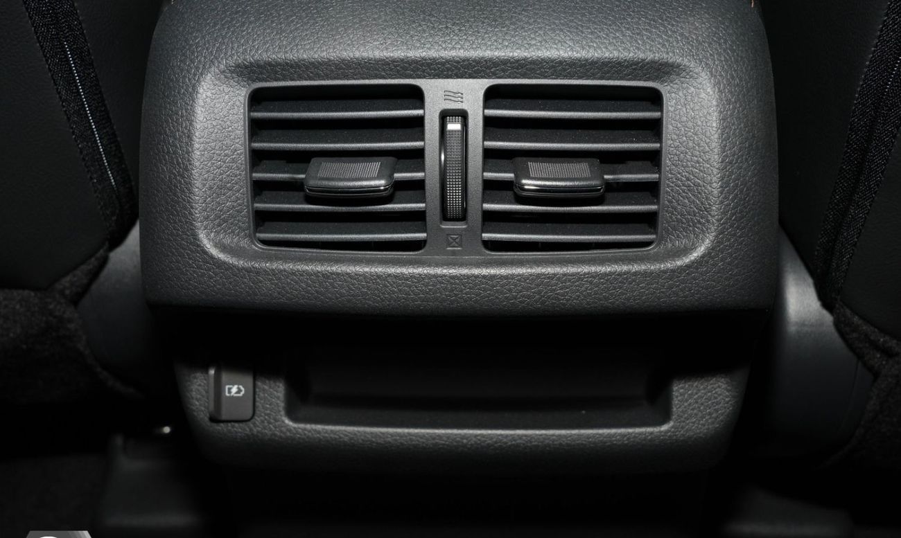 Nissan Navara ECT0043 - Nissan Navara LE Plus - DCab Pick Up - 2.4L Petrol Manual 4wd White