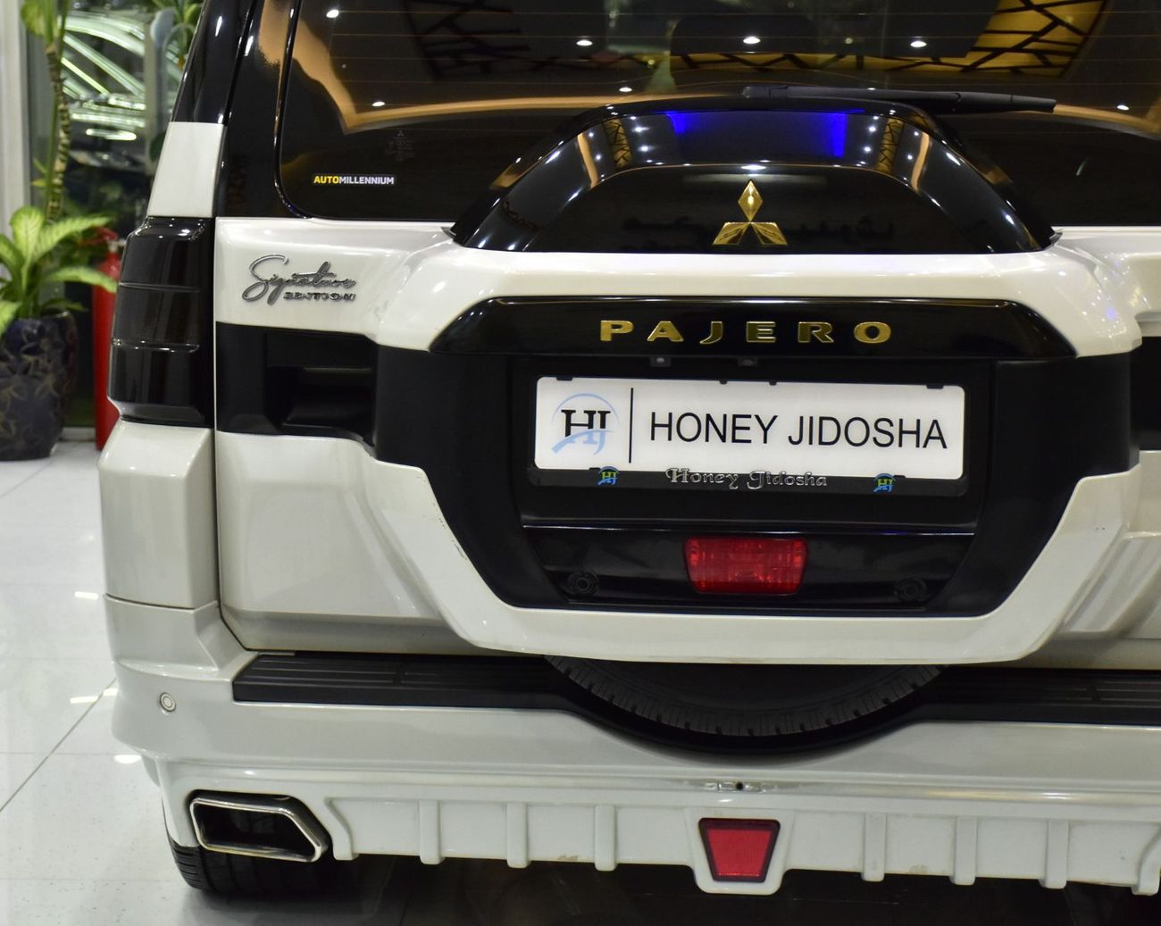 Mitsubishi Pajero Sport EXCELLENT DEAL for our Mitsubishi Pajero Signature Edition GLS 3.8 ( 2020 Model ) in White / Black C