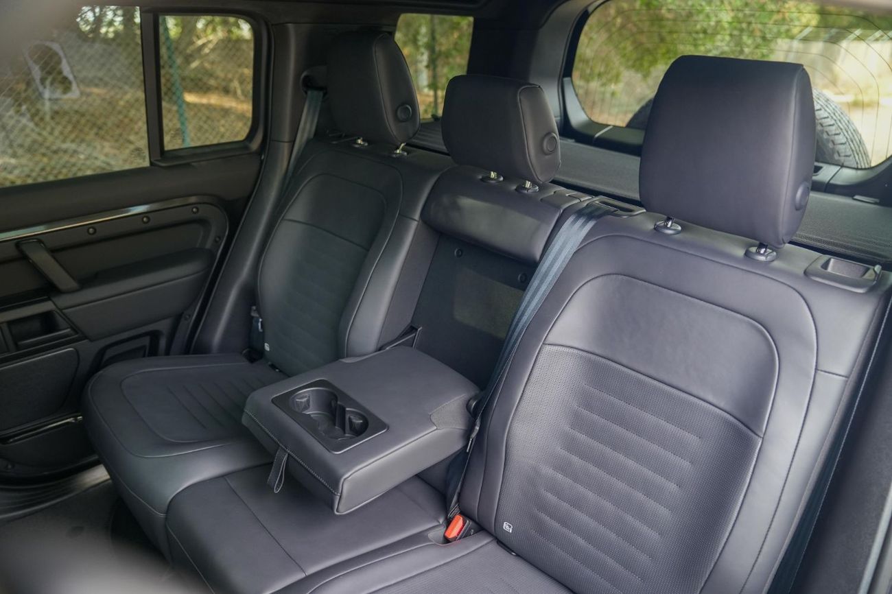 Land Rover Defender 2025 Land Rover Defender 110 P635 Octa Edition One (Gray)