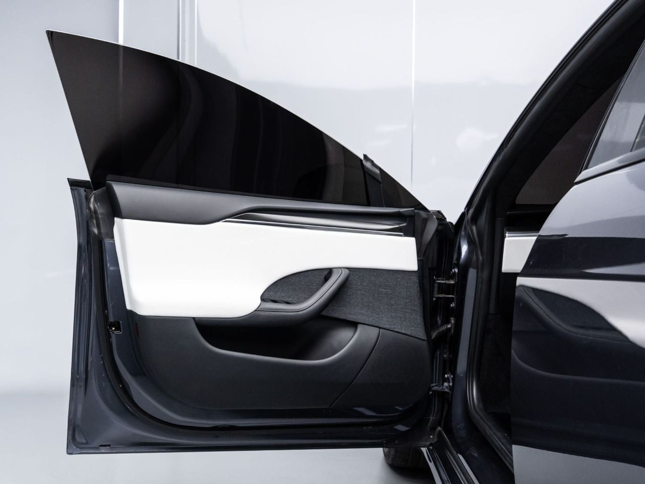 Tesla Model S PLAID BUY NOW, PAY 2027 | THE BLACKLINE STANDARD | Tesla Warranty, GCC