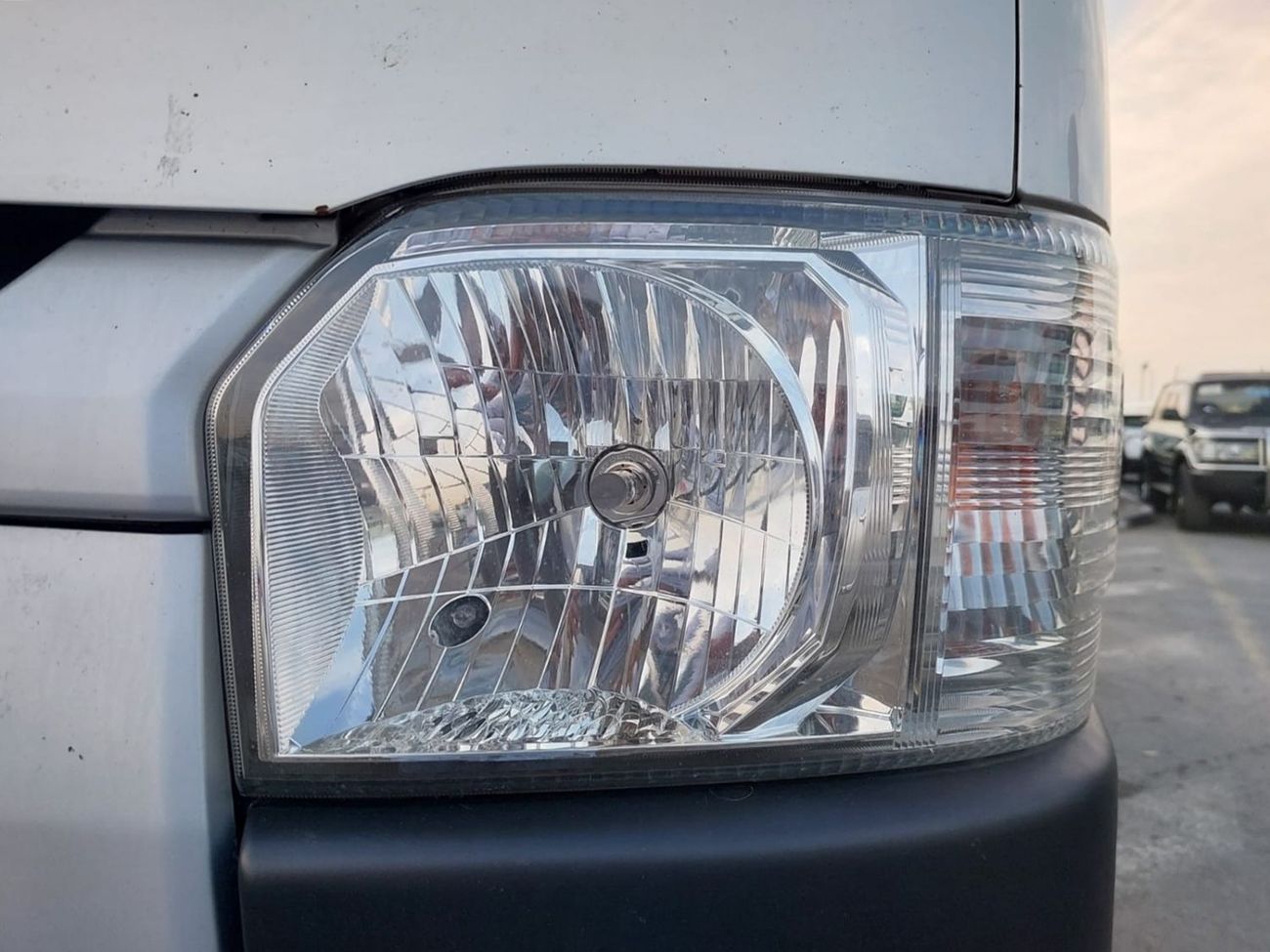 Toyota Hiace TOYOTA HIACE VAN RHD 2014 MODEL 3.0 L DIESEL AUTOMATIC(PM74812)