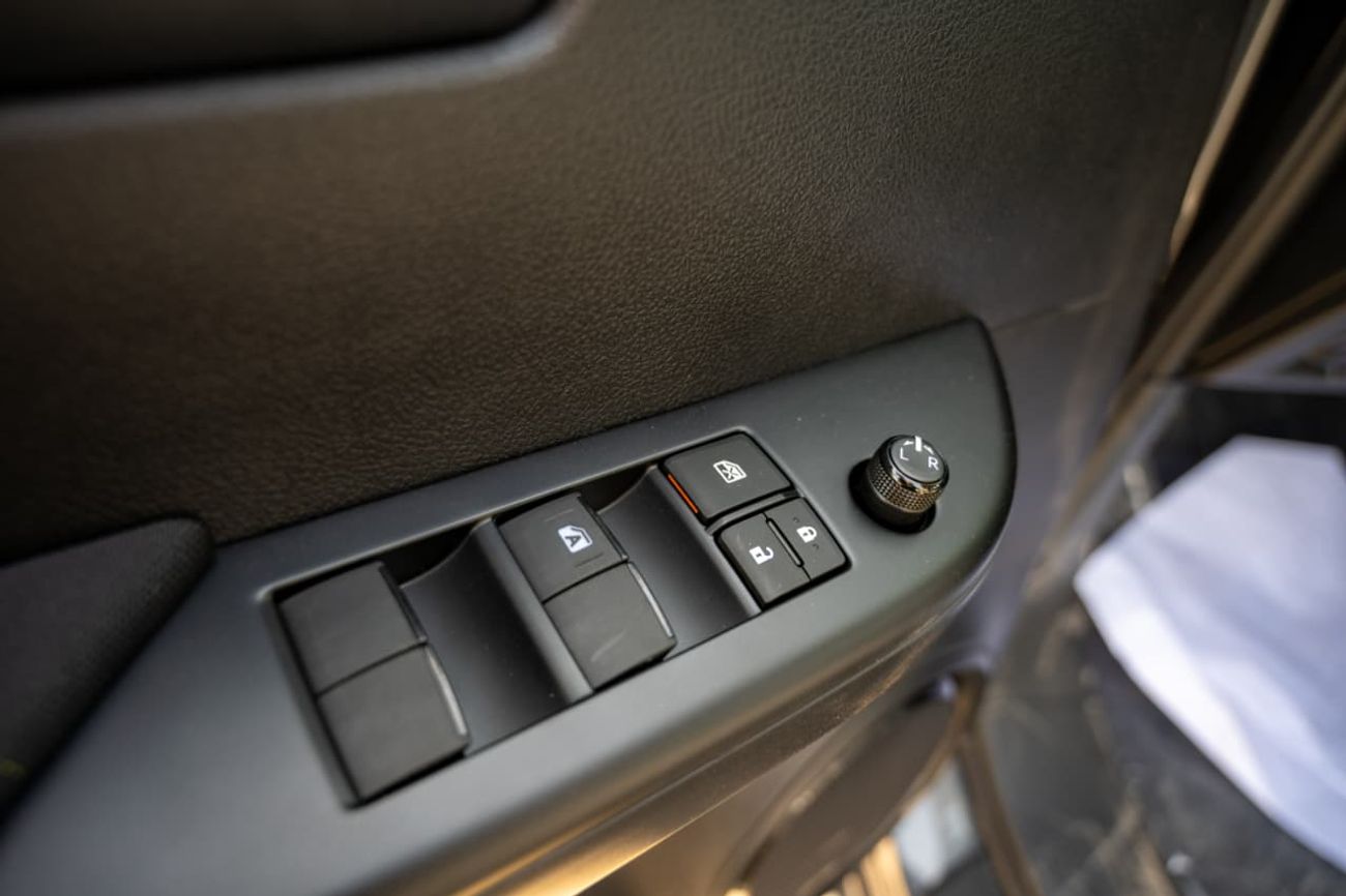 تويوتا هيلوكس 2.7L Medium Grade | Double Cabin | 4x4 | Automatic | Petrol