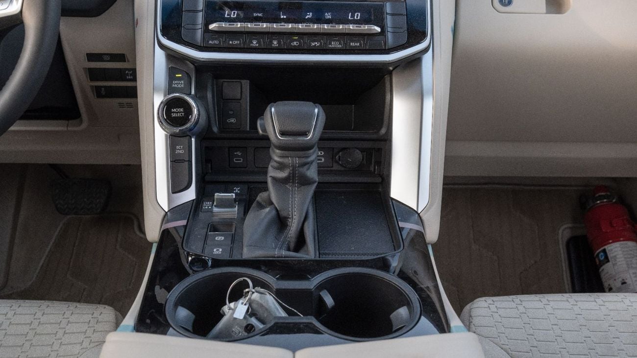 تويوتا لاند كروزر 2026 Toyota Land Cruiser GXR 3.3L AT Diesel (White-Beige) Basic