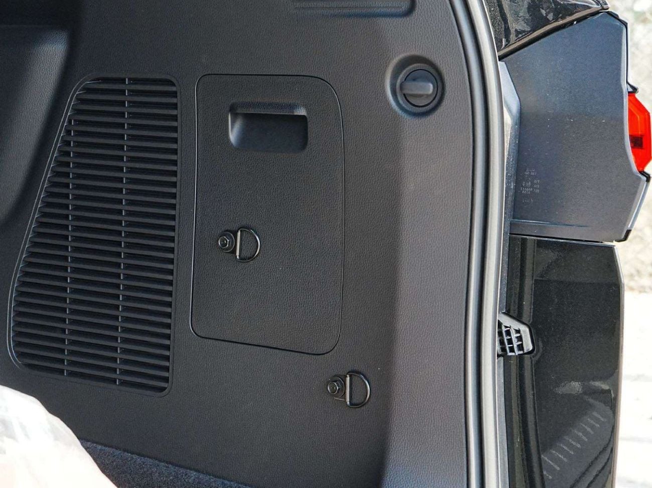 لكزس LX 600 VIP لكزس LX600 VIP موديل 2026، جنوط مقاس 22 بوصة