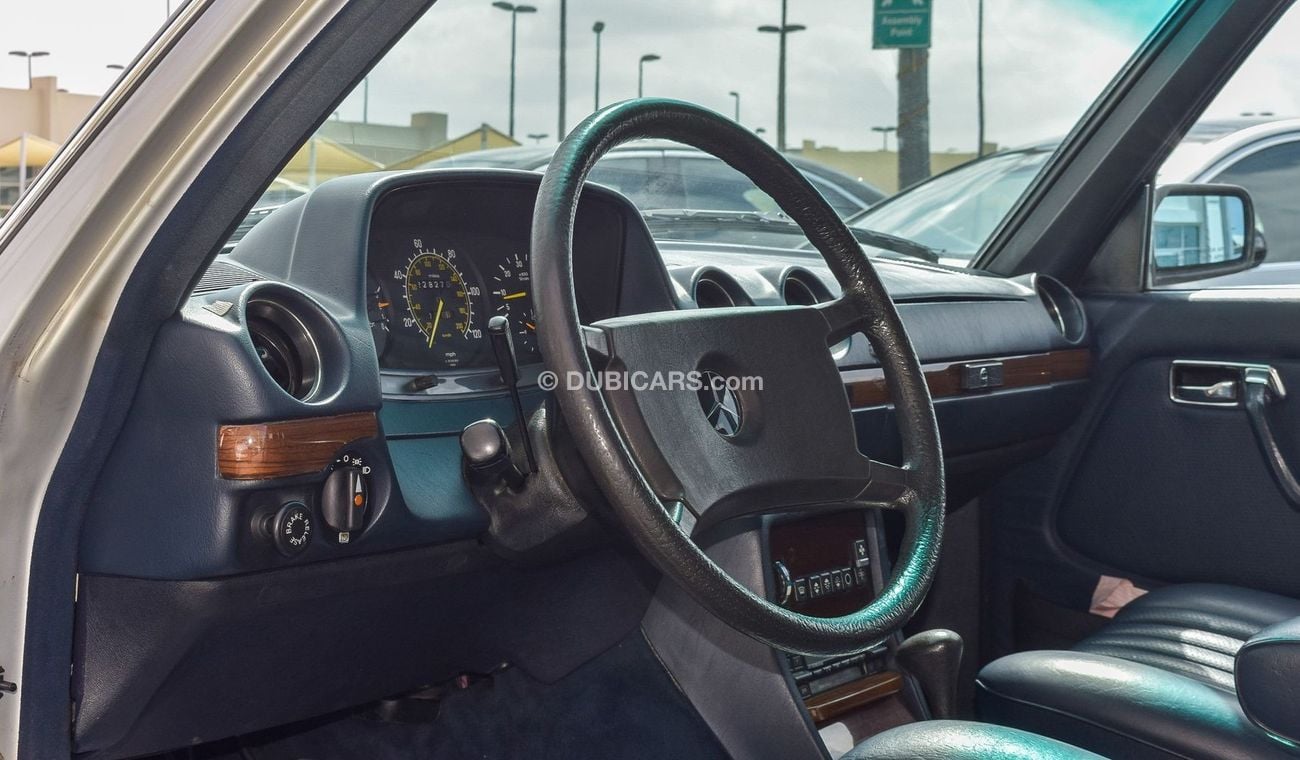 مرسيدس بنز 300 D