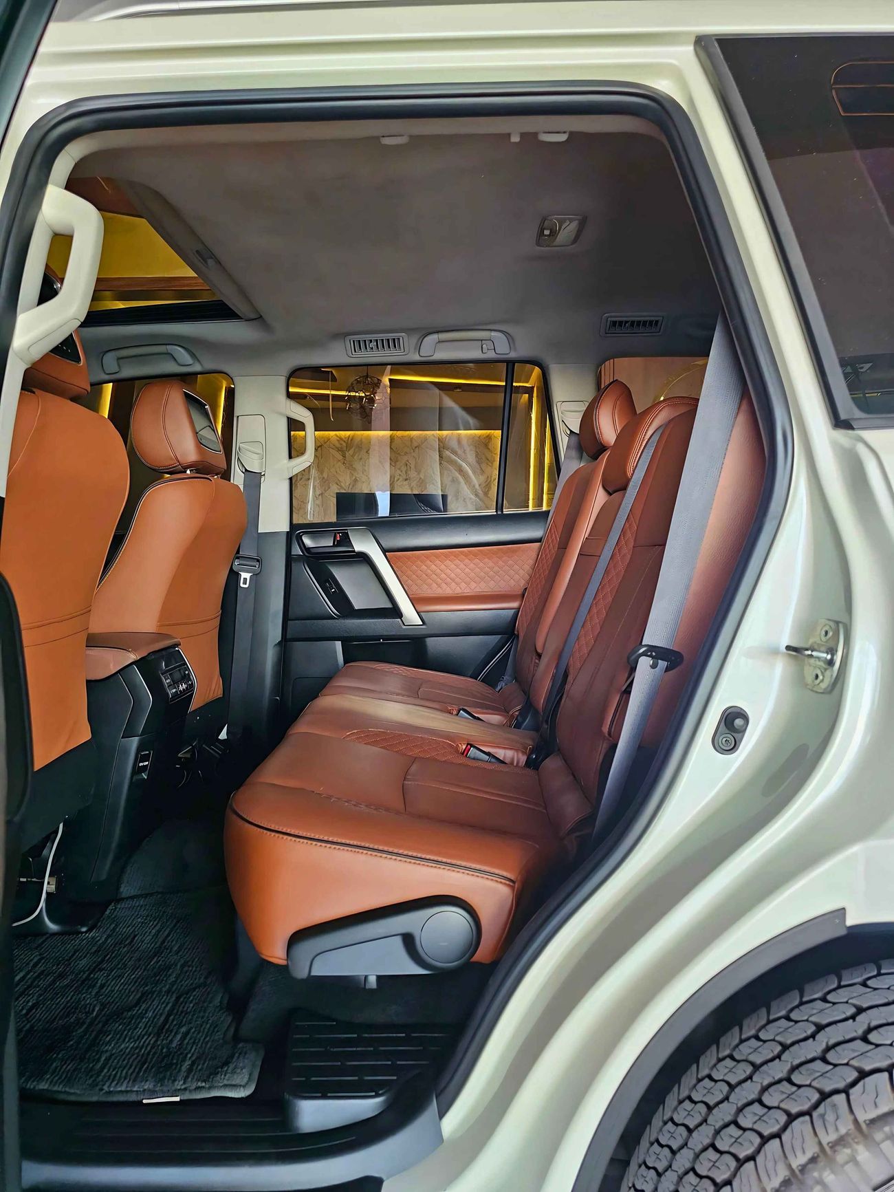 تويوتا برادو / VXR V4 2.7L / SUNROOF/ LEATHER / ELECTRIC SEATS/ DOWN TYRE / FULL OPTION / EXPORT ONLY /LOT#69094