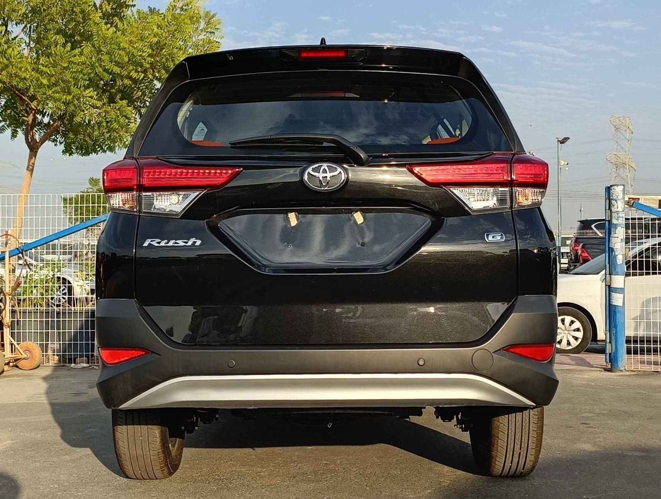 Toyota Rush G, 1.5L 4CY Petrol, 17" Rims, Push Start, Rear A/C (CODE # RU15B)