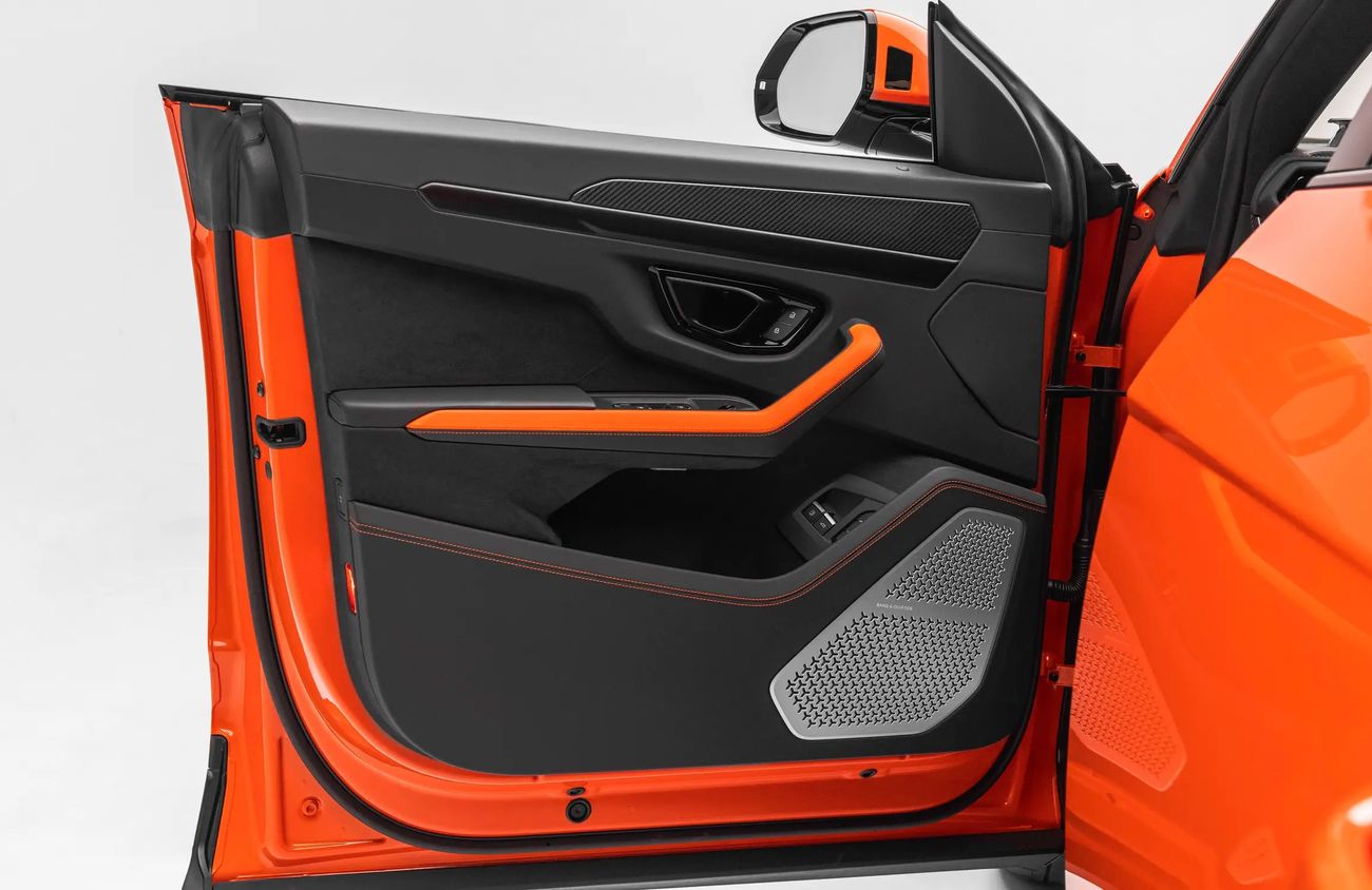 لامبورغيني اوروس 4.0L V8 Twin-Turbocharged Engine + eMotors