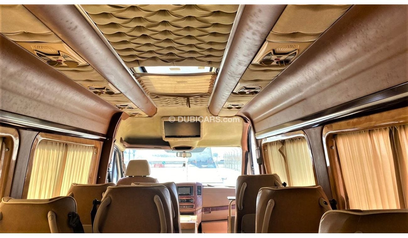 مرسيدس بنز سبرينتر باص سبرينتر 18 راكب خليجي مع ثلاجه و تلفزيون