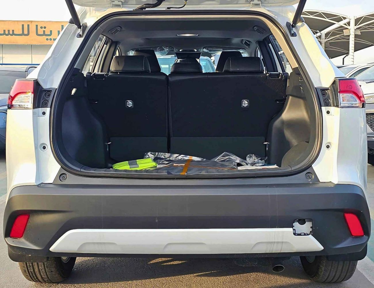 Toyota Corolla Cross HYBRID FULL OPTION / 2.0L V4 / LEATHER + ELECTRIC SEAT / MUD GUARD /SUNROF / CODE # HYBRID