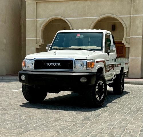 Toyota Land Cruiser Pick Up Std 4.0L Single Cab Utility 4WD