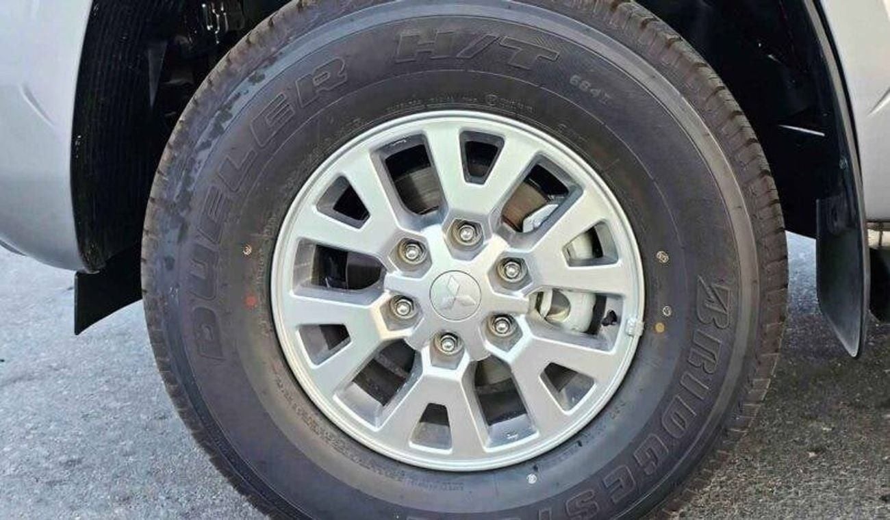 Mitsubishi L200 Mitsubishi L200 petrol 2.4L MY2025 FOR EXPORT ONLY