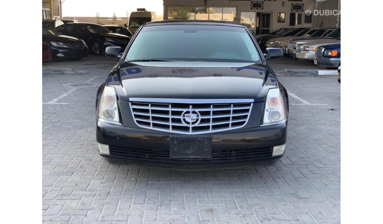 Cadillac DTS The car needs to repair the transmission, model 2008, GCC, 8-cylinder, mileage of 252,000km