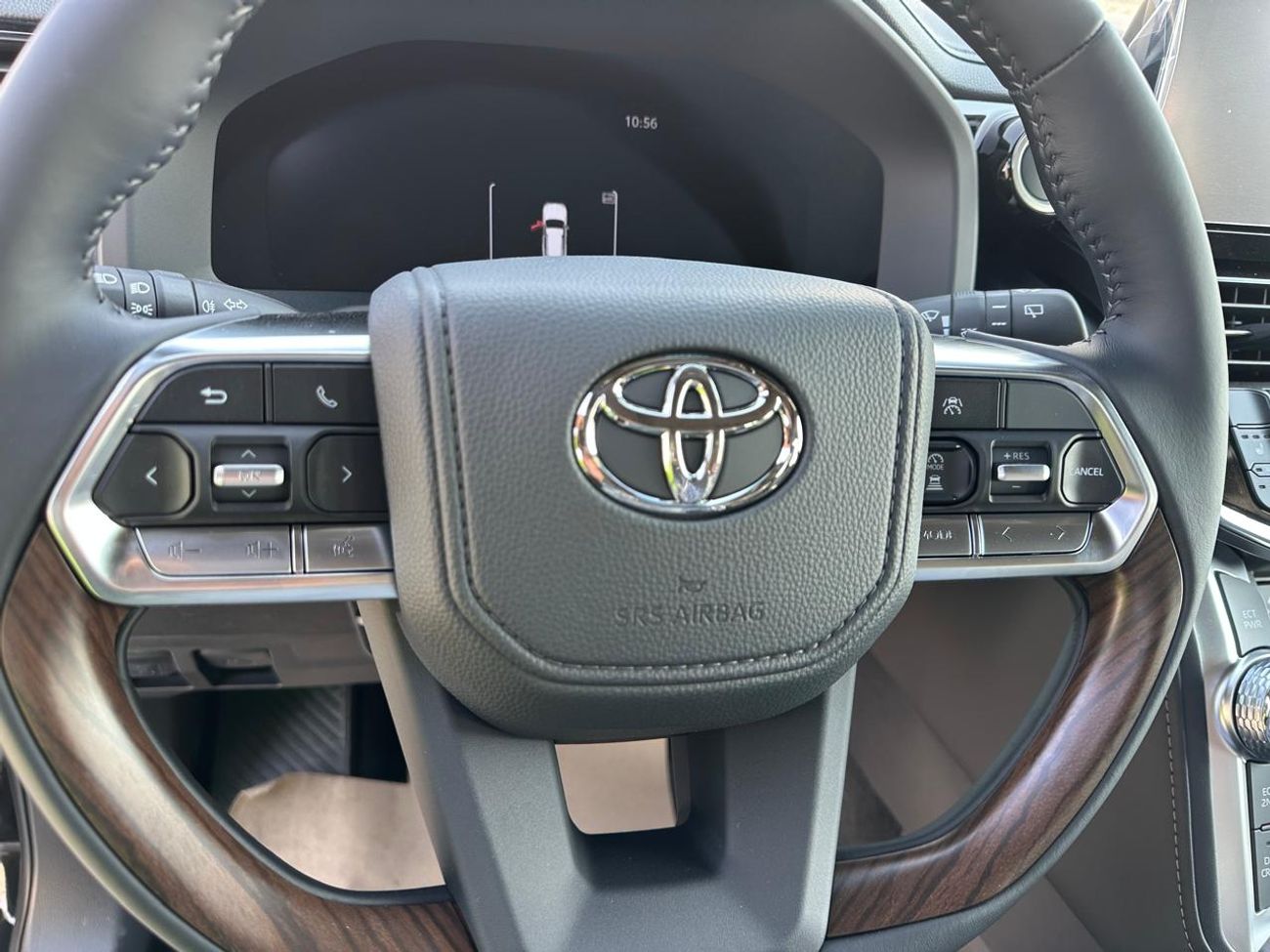 تويوتا لاند كروزر 2026 Toyota Land Cruiser LC300 VX 4.0L Petrol AT