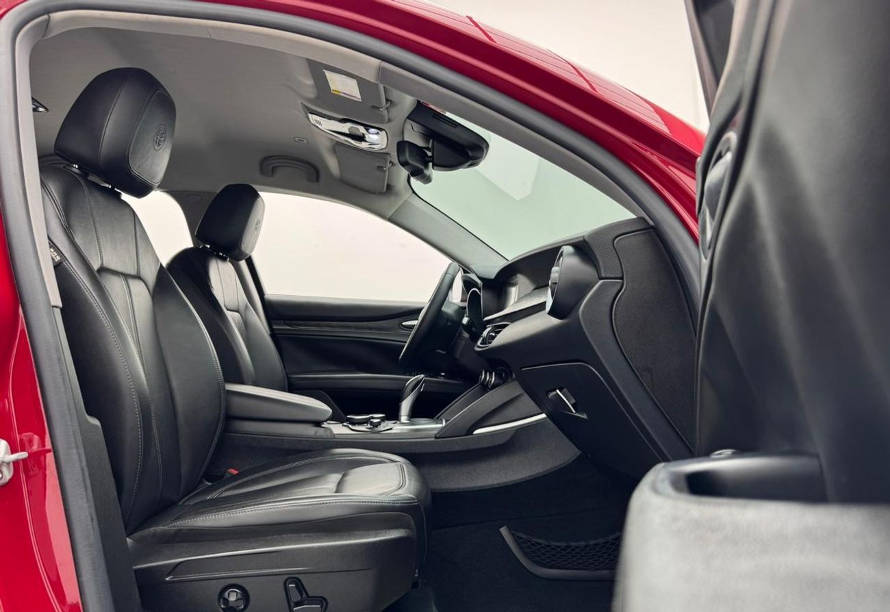 Alfa Romeo Stelvio Super 2.0L 2018 Alfa Romeo Stelvio Q4 Super, Service History, 1 Year Warranty, GCC