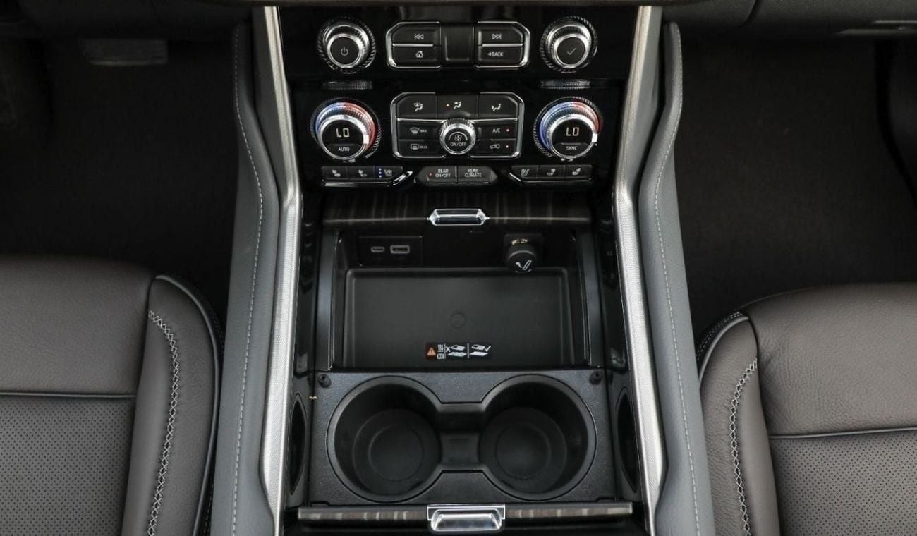 جي أم سي يوكون Denali 4WD + TV 8-Seaters. GCC. Local Registration + 5%