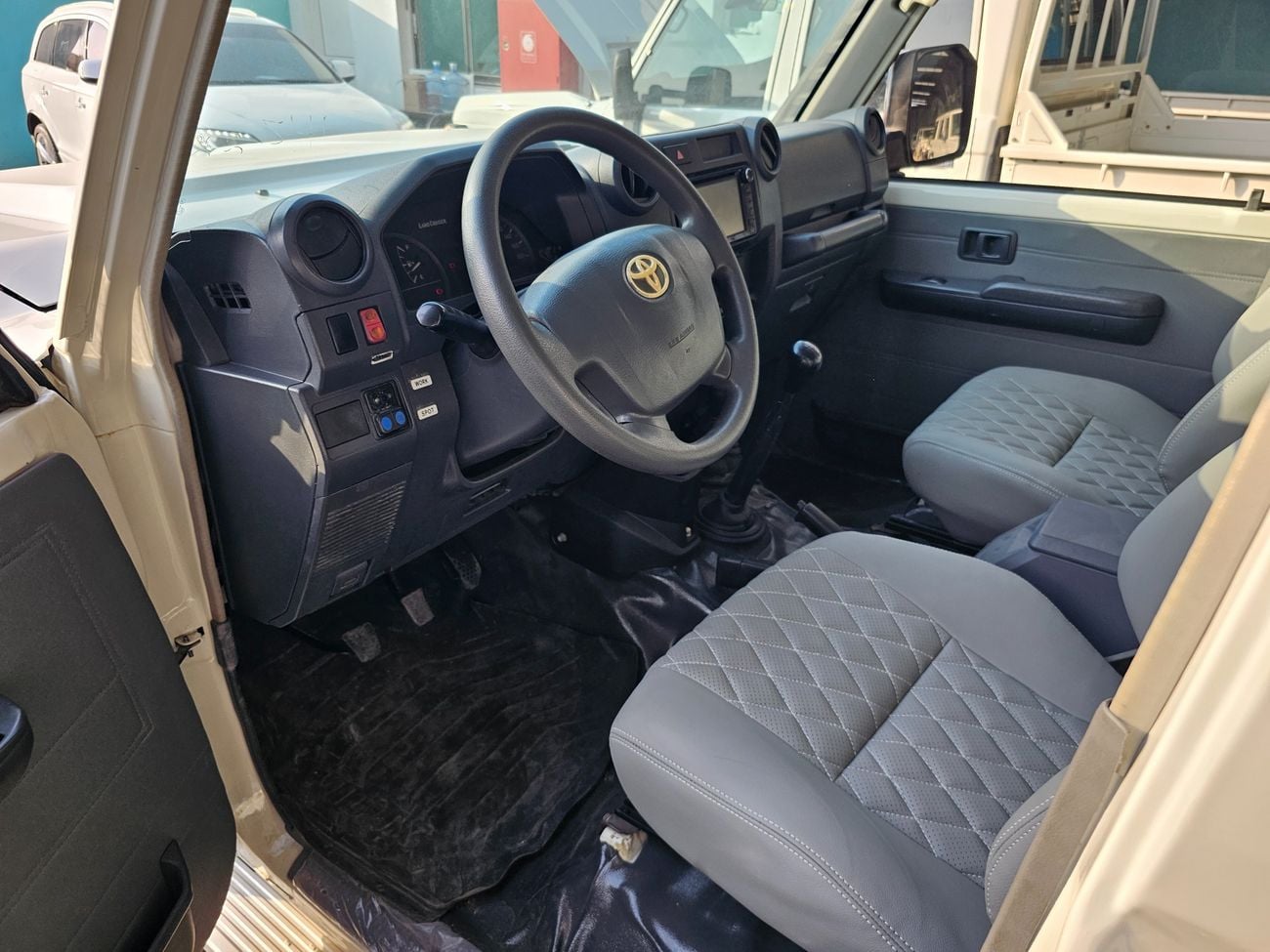 Toyota Land Cruiser Pickup 70 1hz diesel engine 4.2L V6