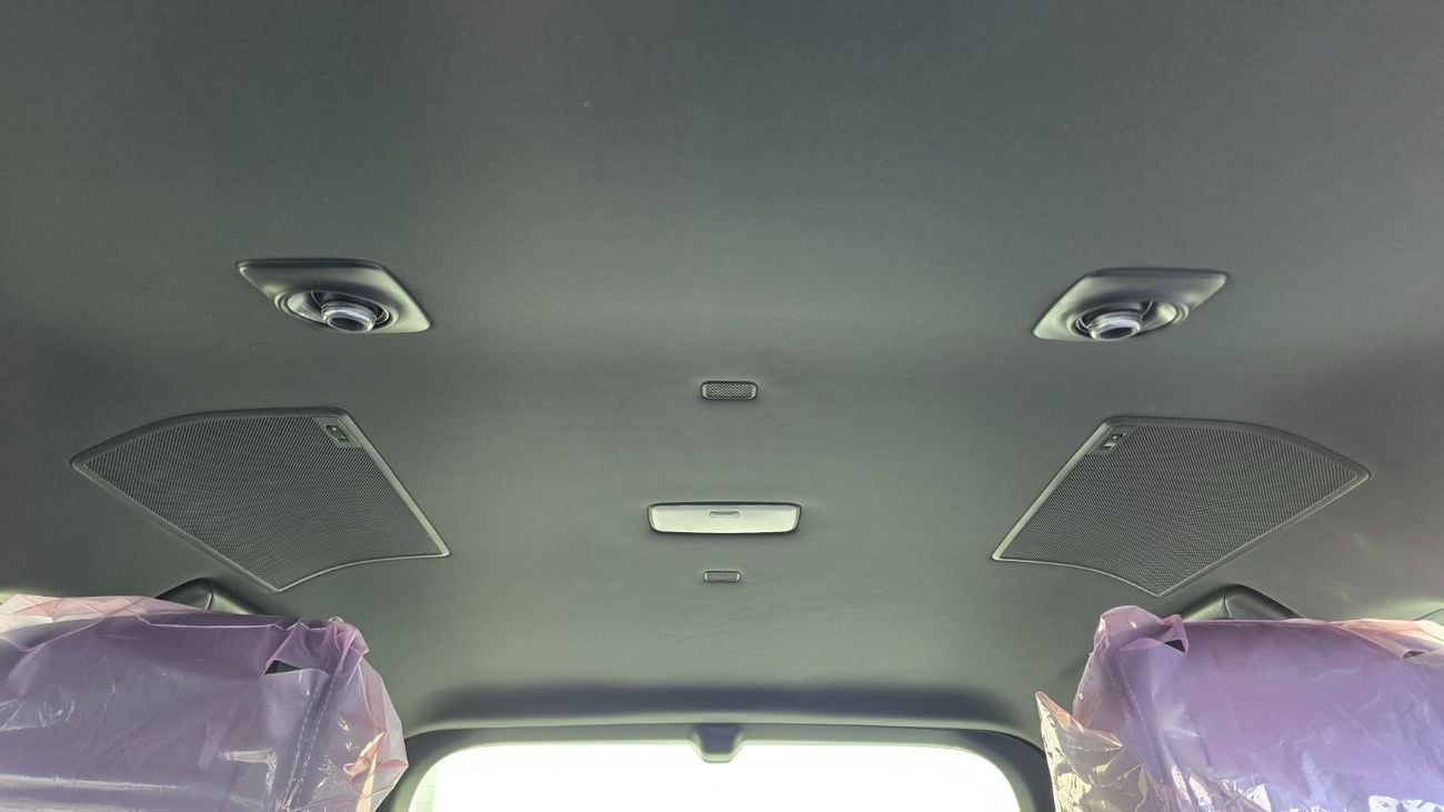 Lexus LX 600 VIP w/Black Pkg 3.5L