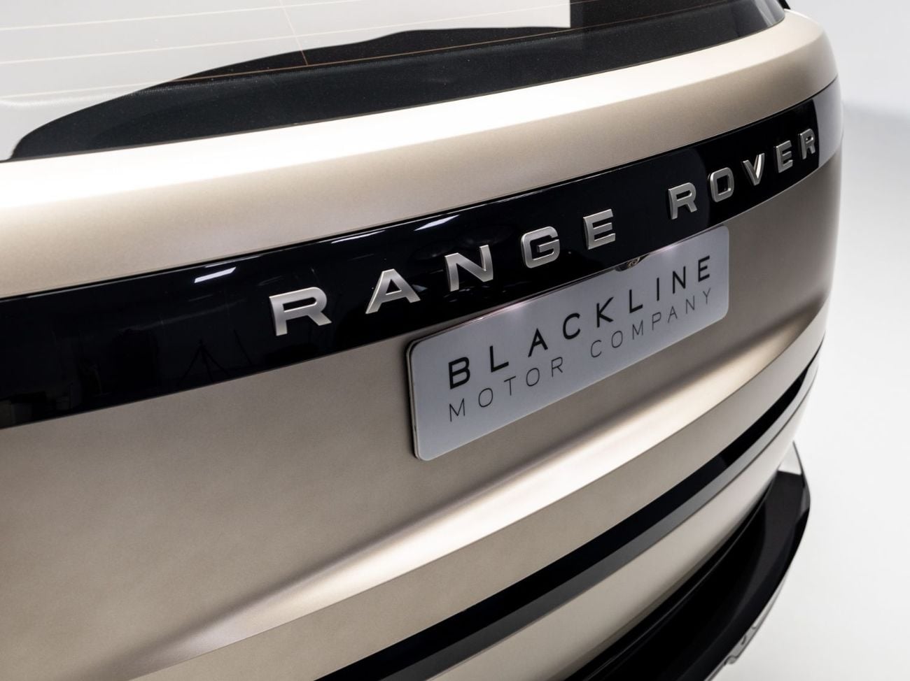Land Rover Range Rover HSE P530 4.4L SUMMER STARTS NOW | EXCLUSIVE DEAL BY BLACKLINE, 2030 Warranty + Service, GCC