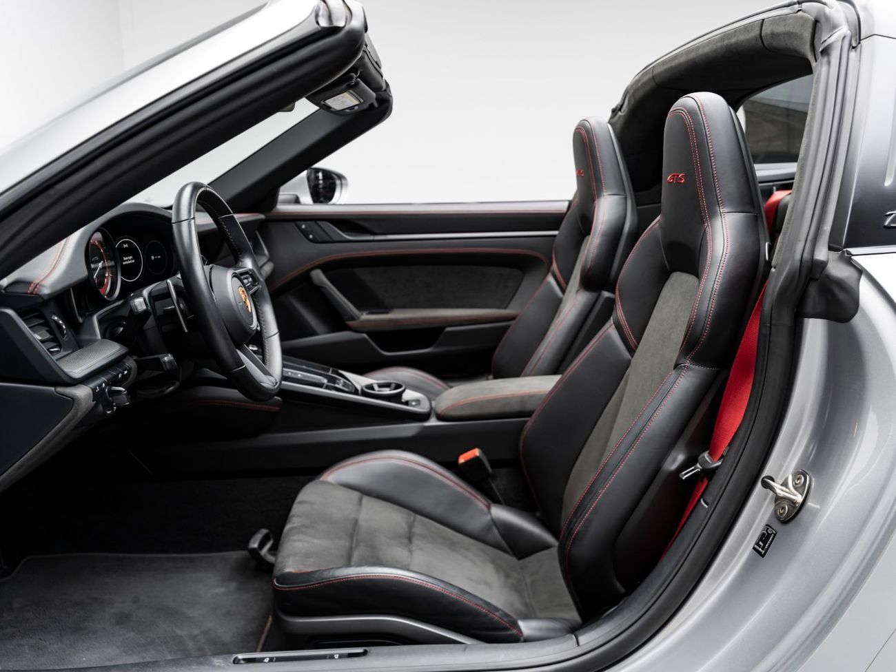 Porsche 911 Targa 4GTS 3.0L (450 HP)