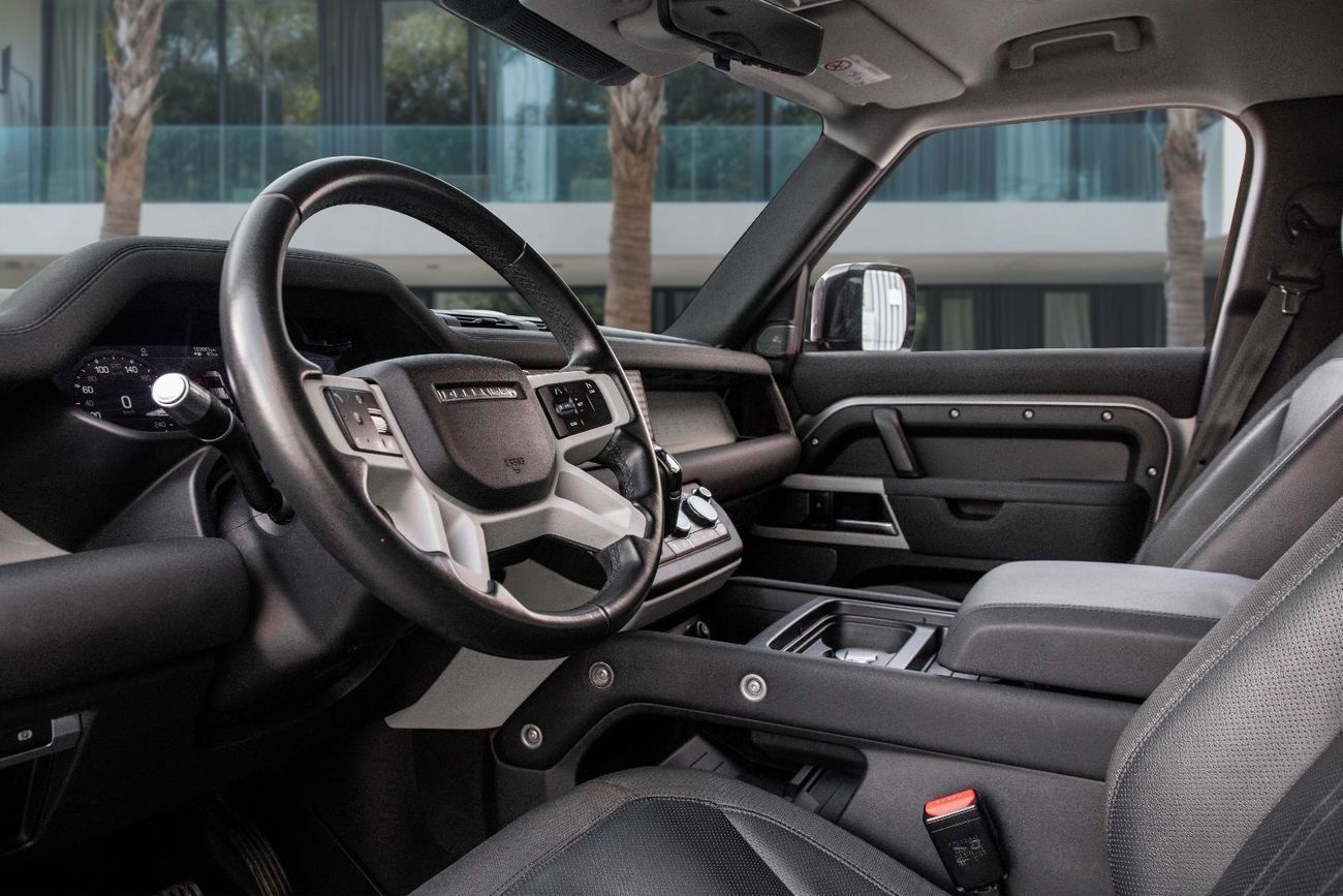 لاند روفر ديفندر Defender P400 SE | 4,642 P.M | 0% Downpayment | Immaculate Condition!