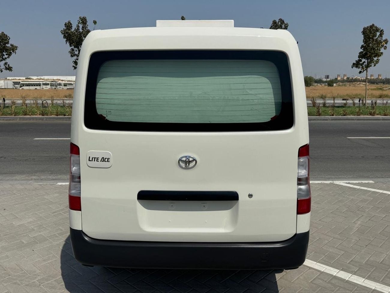 تويوتا لايت آيس STD Chiller van Toyota Liteace 2024 model GCC. Low milage