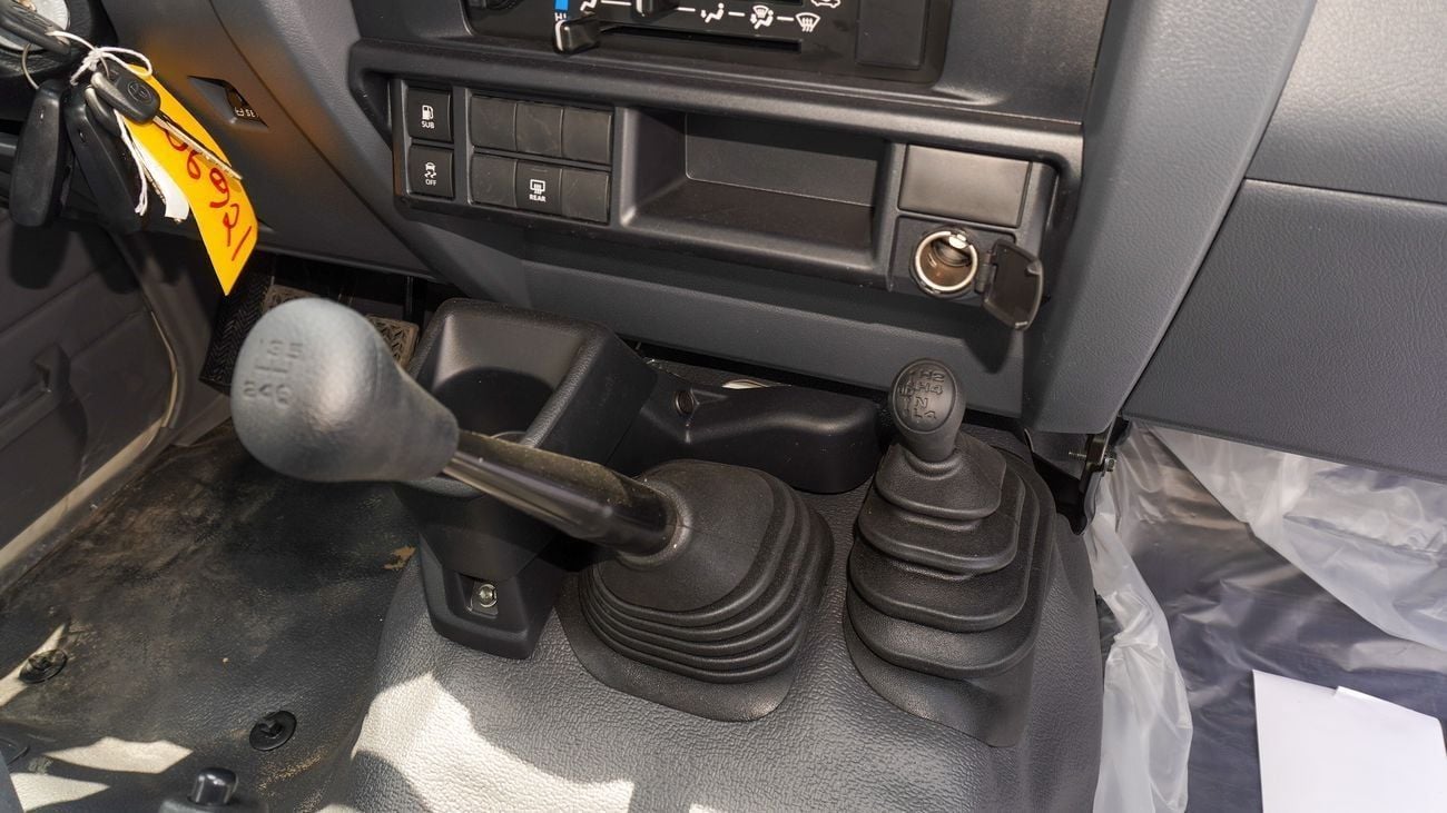 تويوتا لاند كروزر 70 4.0L V6 M/T