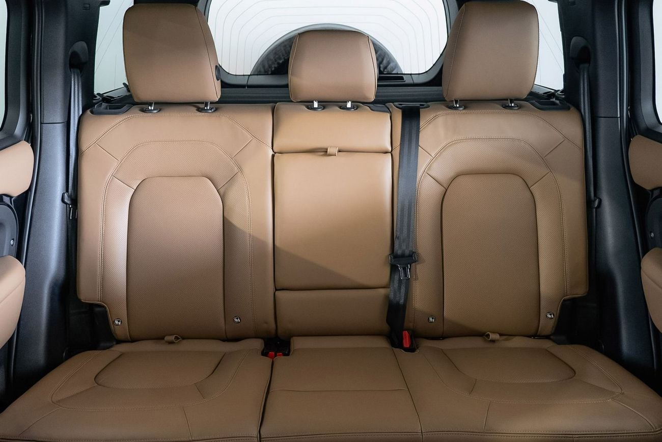 Land Rover Defender P300 110 SE 2.0L (5 Seater)