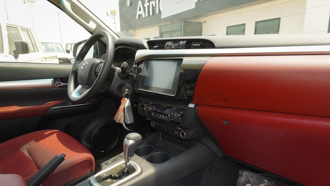 تويوتا هيلوكس SR5  2.7L  4WD A/T FULL 2025