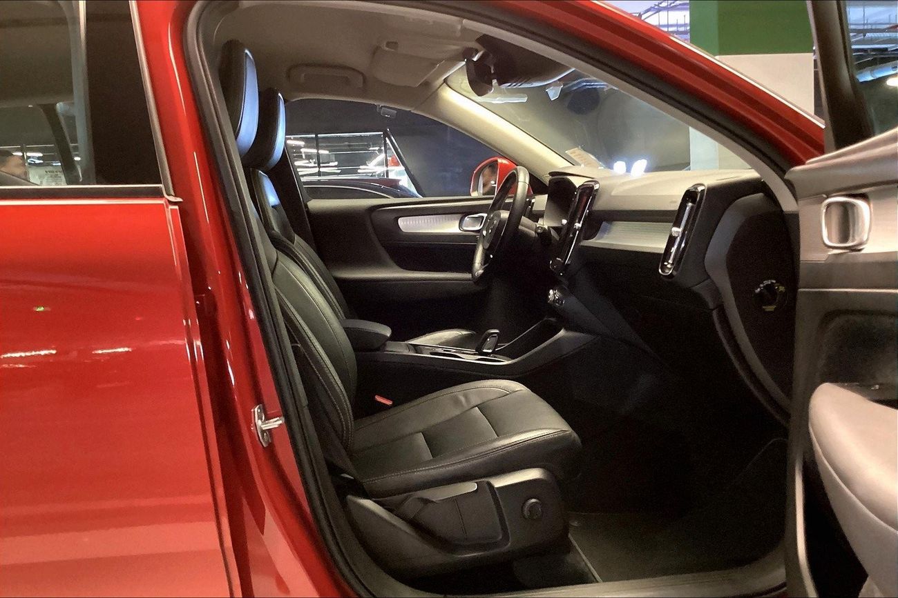 Volvo XC40 T4 Momentum | Guaranteed Warranty | 0 Down Payment