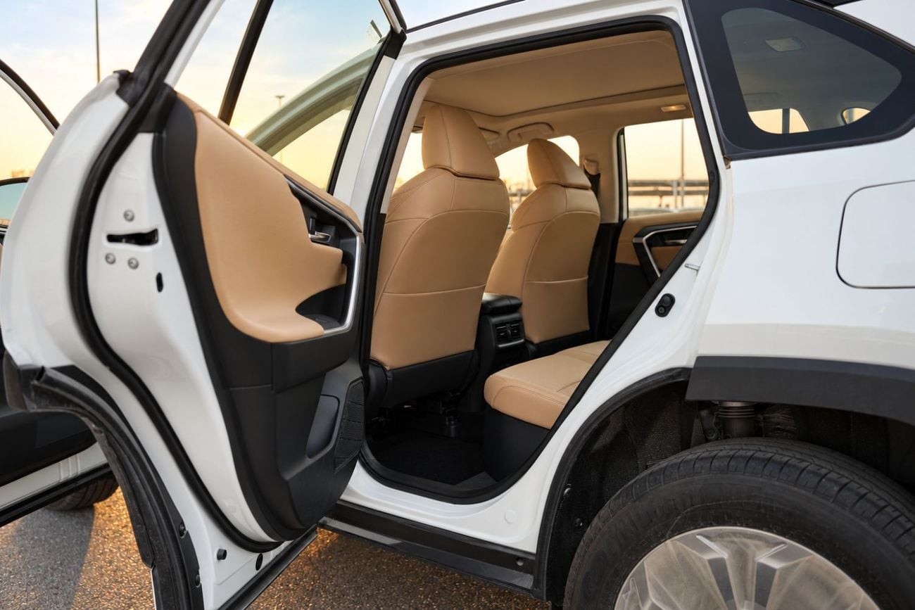 Toyota RAV4 LTD HEV Toyota RAV4 Hybrid AWD (AXAH54)