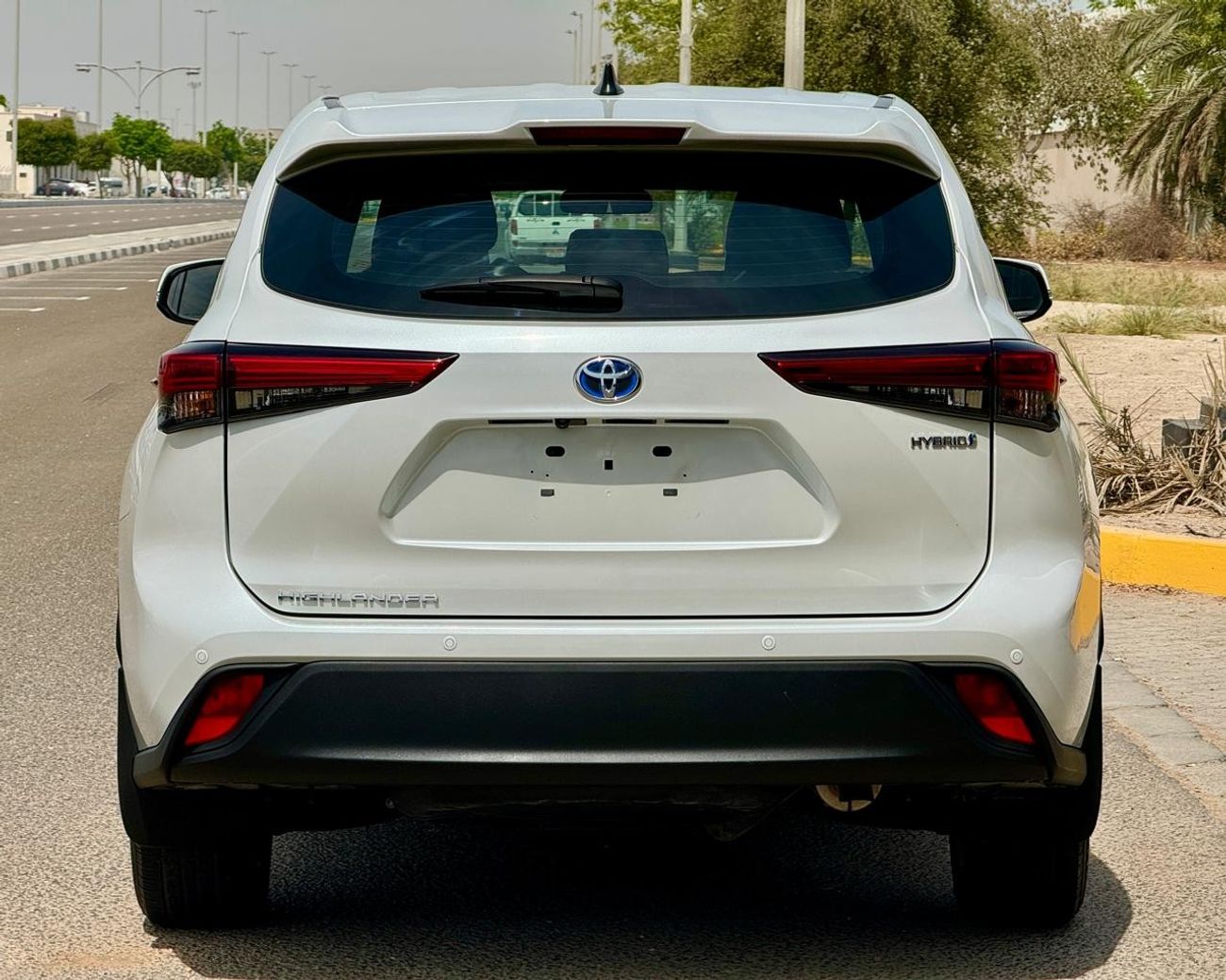 تويوتا هايلاندر LE HEV 2.5L 2022 HYBRID 2.5L GCC (1699/-MONTHLY)