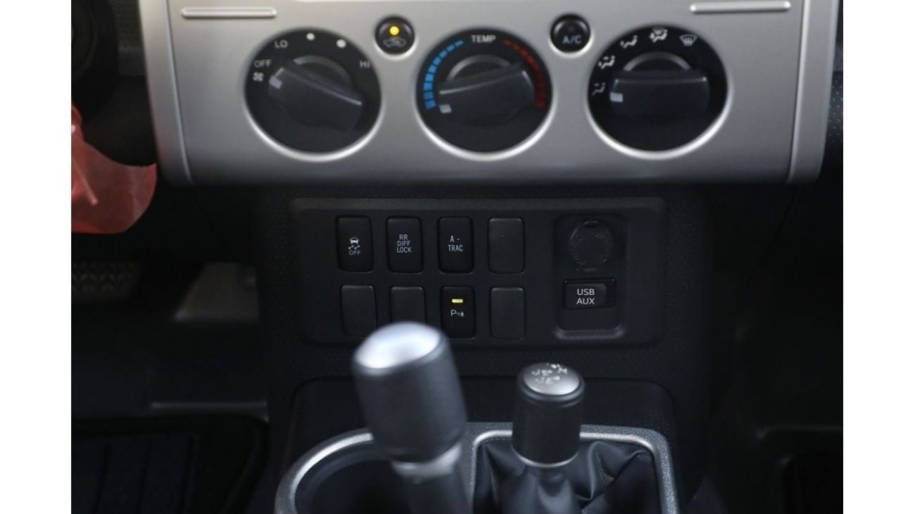 تويوتا إف جي كروزر تويوتا اف جي كروزر 4.0 جي بي ال 2023 - اسود ابيض من داخل اسود | تصدير فقط