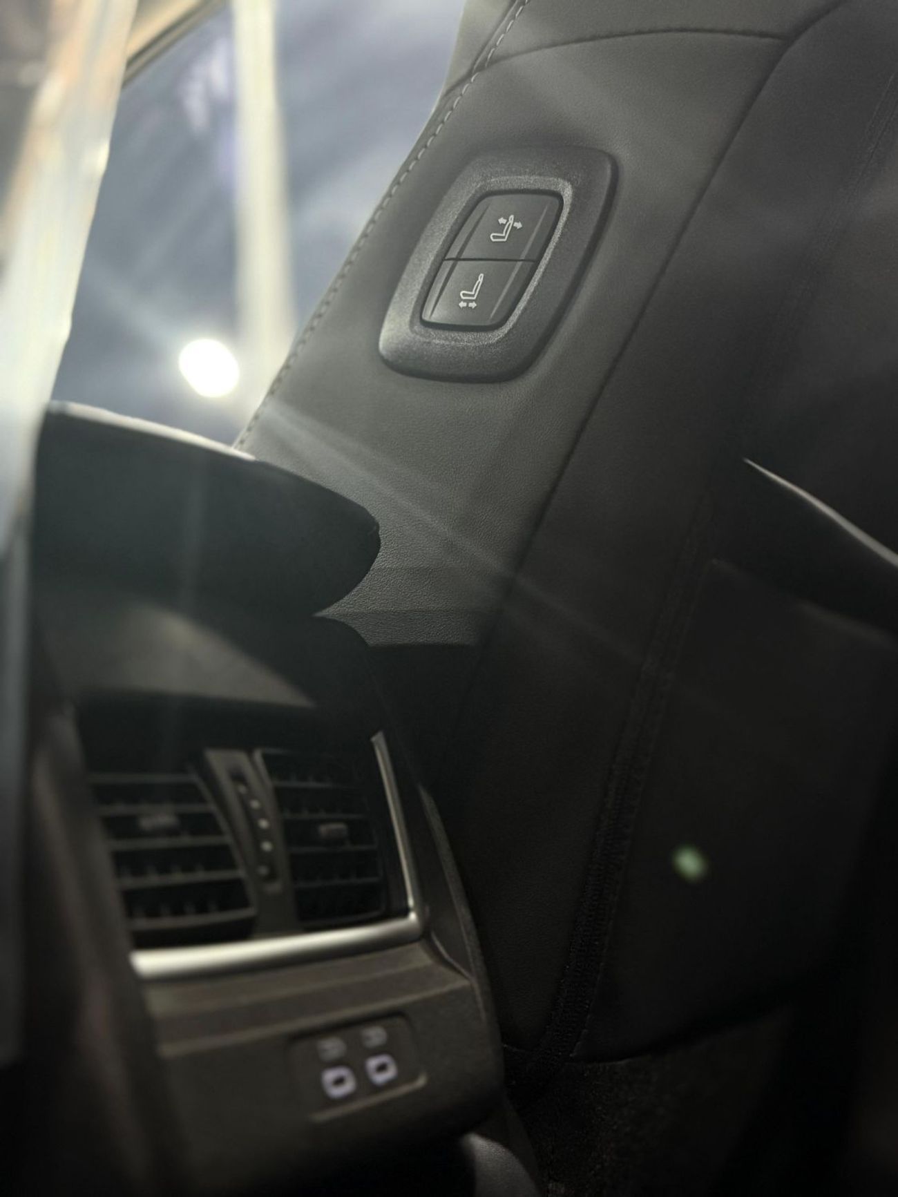 Toyota Camry (*تويوتا كامري هايبرد/ لاكجري*) *موديل* : 2025 *السعر* : 105.000 درهم  *ممشي* : صفر ك/م  (*مواصفات خ